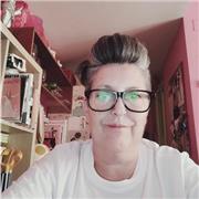 Profesora de Comunicación y ayuda de soporte para cualquier área de educación primaria. Enseño técnicas de estudio.